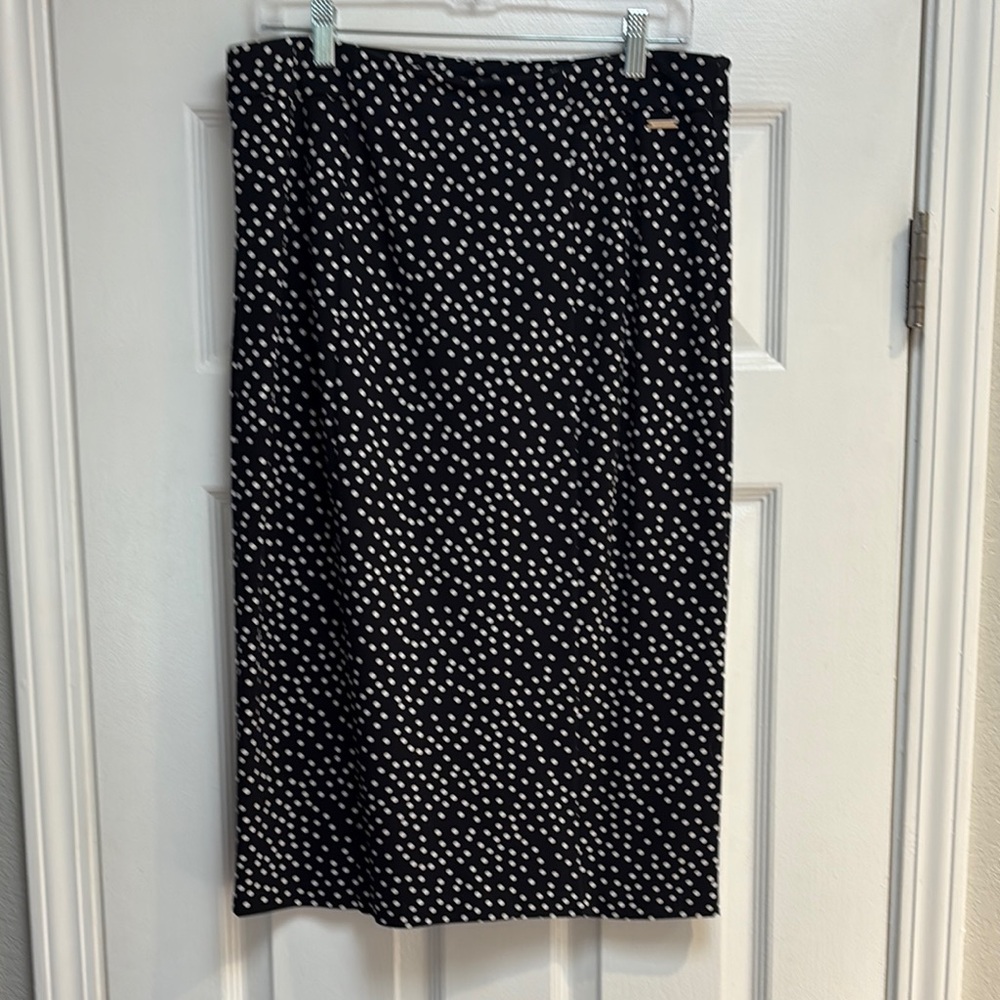 TAHARI Black and White Polka Dot Midi Skirt